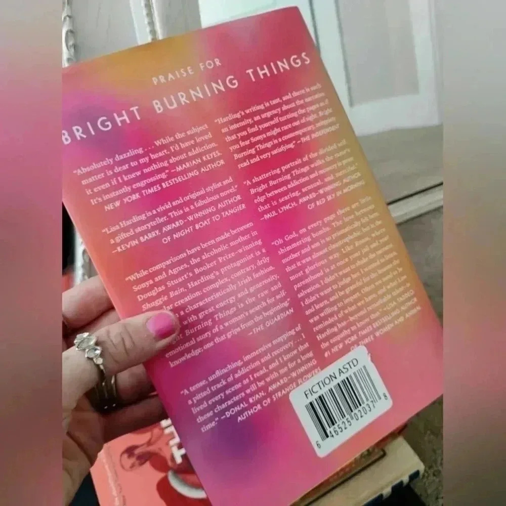 BRIGHT BURNING THINGS Lisa Harding Hardcover Novel Book New - Picture 2 of 6